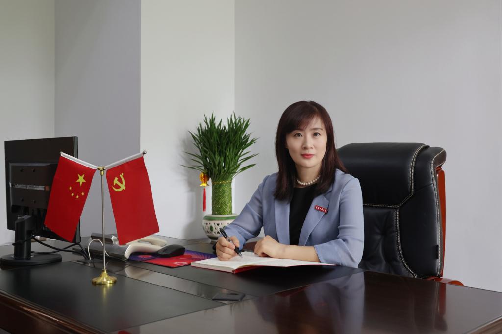 张海燕　纪委书记