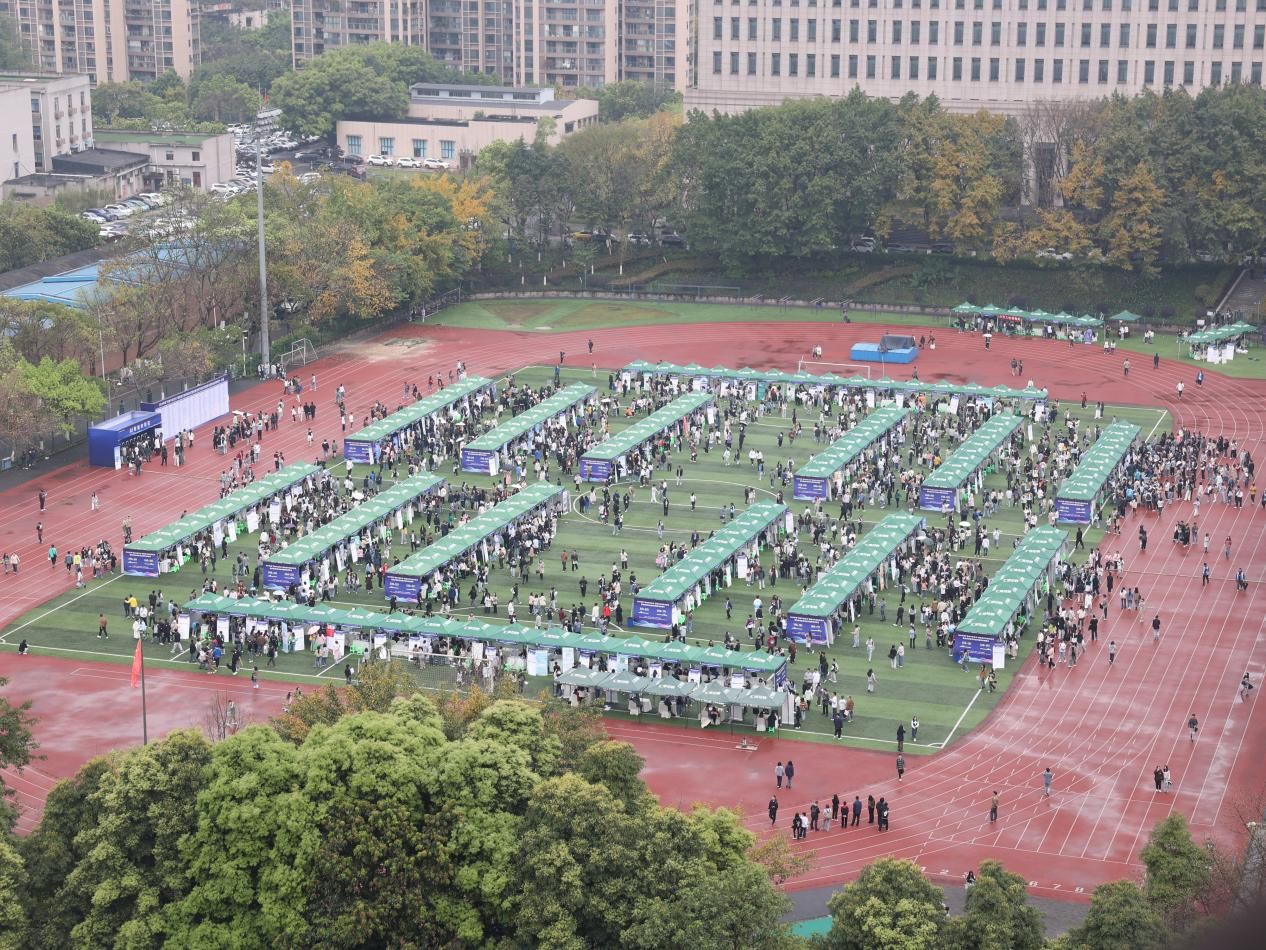 成都市建筑职业中专校图片