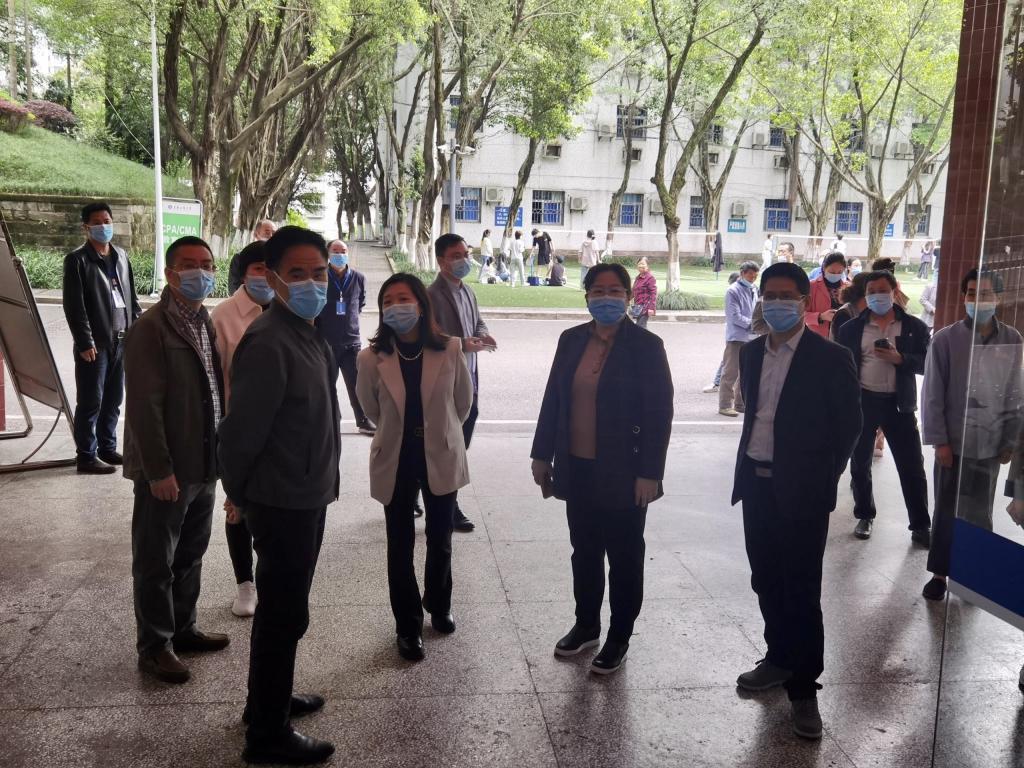 我校组织开展师生核酸抽检工作