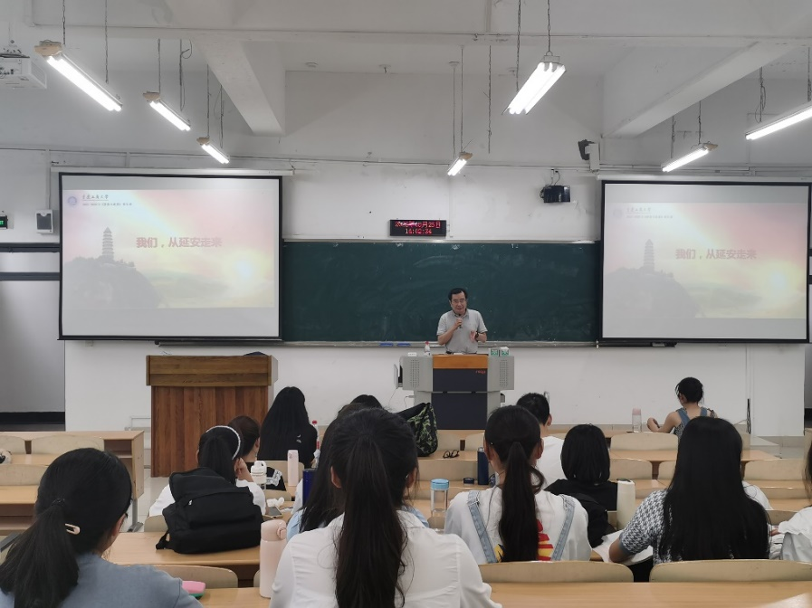校党委常委、副校长赵骅为本科生上形势与政策课